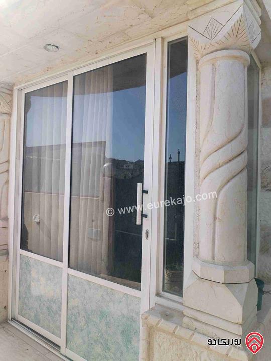 منزلين للبيع بجانب بعض على قطعة ارض واحدة مساحة 1 دونم و 361م في اربد