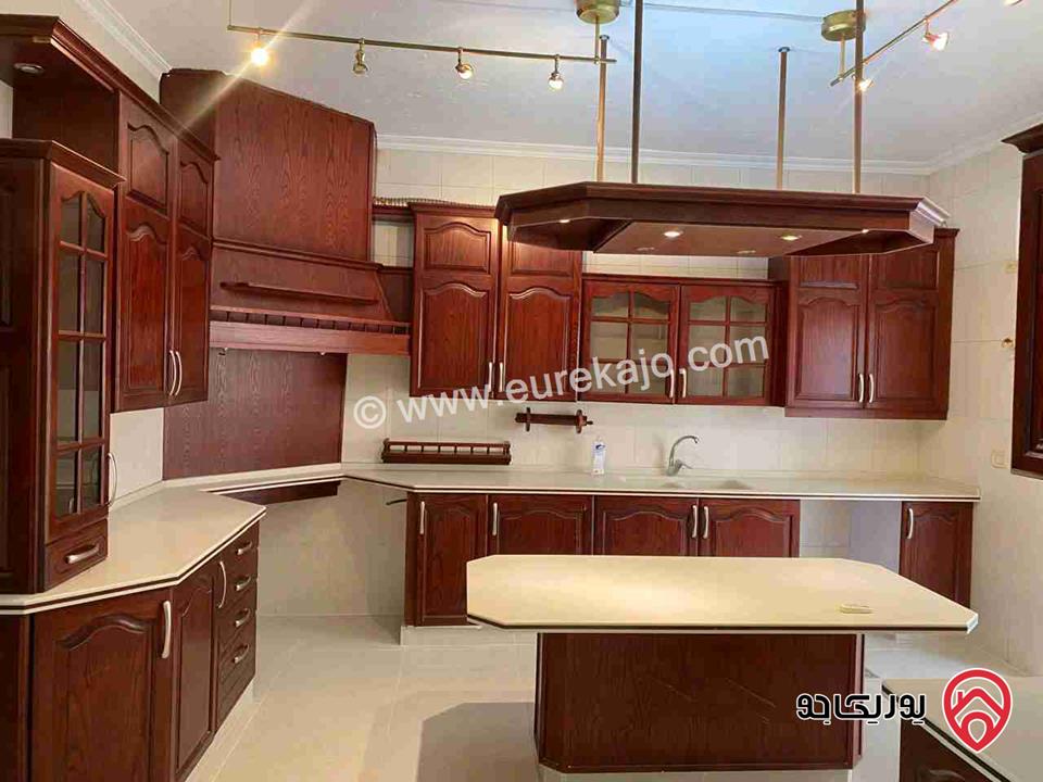 شقة طابقية ارضي معلق مساحة 350م مجددة بالكامل للبيع في عمان - عرجان
