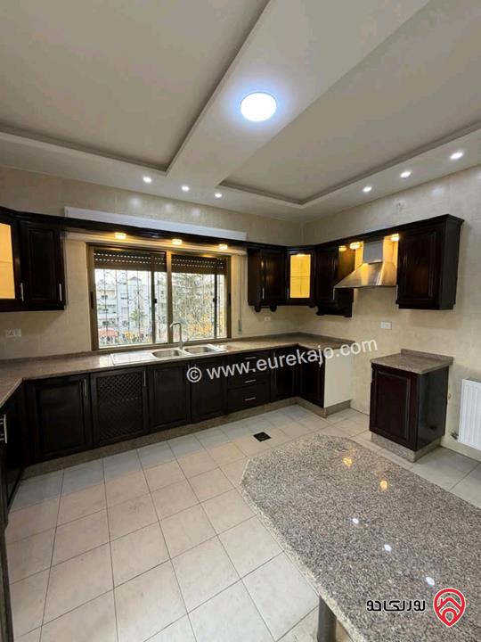 شقة طابق أول مساحة 180م للبيع في عمان - خلدا 