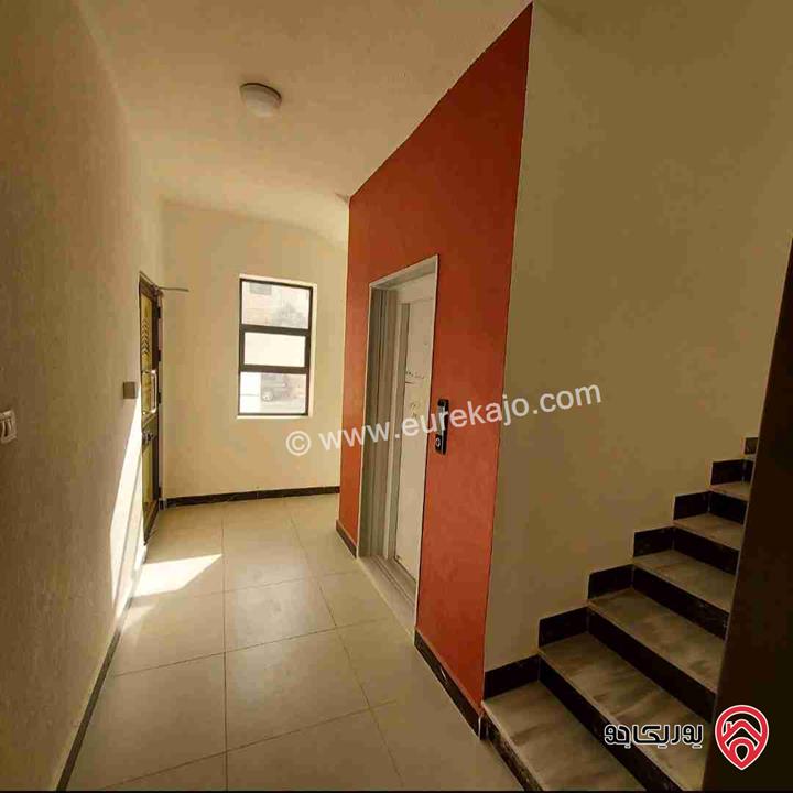 شقة طابقية سوبر ديلوكس طابق ثالث مساحة 160م الواجهة الرئيسية جنوبية شرقية العمارة 7 شقق فقط وعلى شارعين كامل الخدمات للبيع في جبل المنارة شارع الوسيلة 