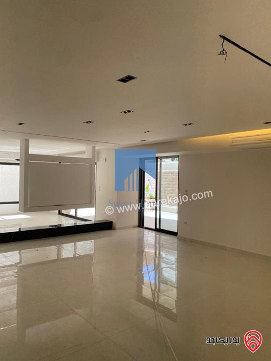 شقة فاخرة للبيع في عمان - أم أذينة قرب أبراج السادس 200م مع حديقة وترسات 250م لم تسكن