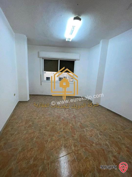 شقة فارغة طابق ثالث مساحة 200م للإيجار في عمان - مرج الحمام 
