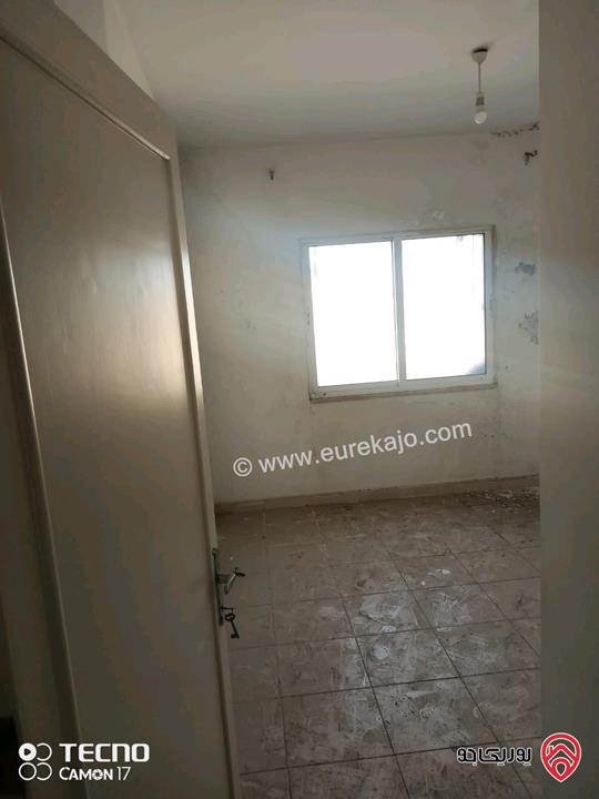 شقة طابق ثالث اخير مساحة 113 متر للبيع في الزرقاء - مدينة الشرق المرحلة الثانية 