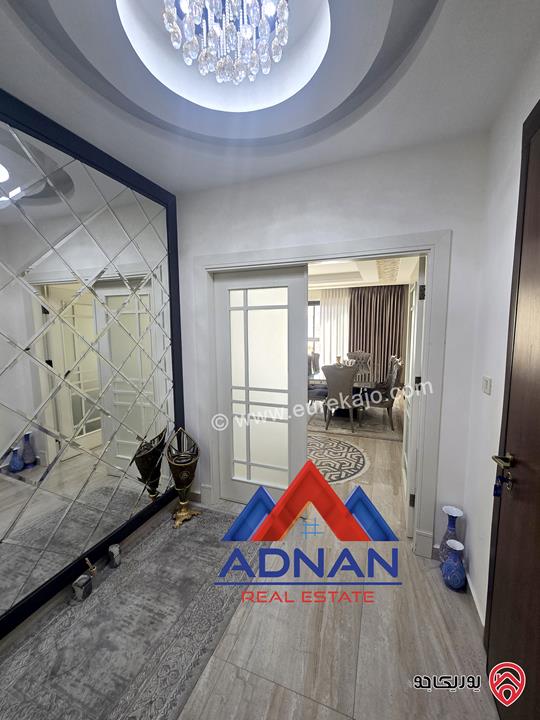 شقة مفروشة بالكامل طابق اخير مع رووف مساحة 250م للبيع في عمان - خلدا