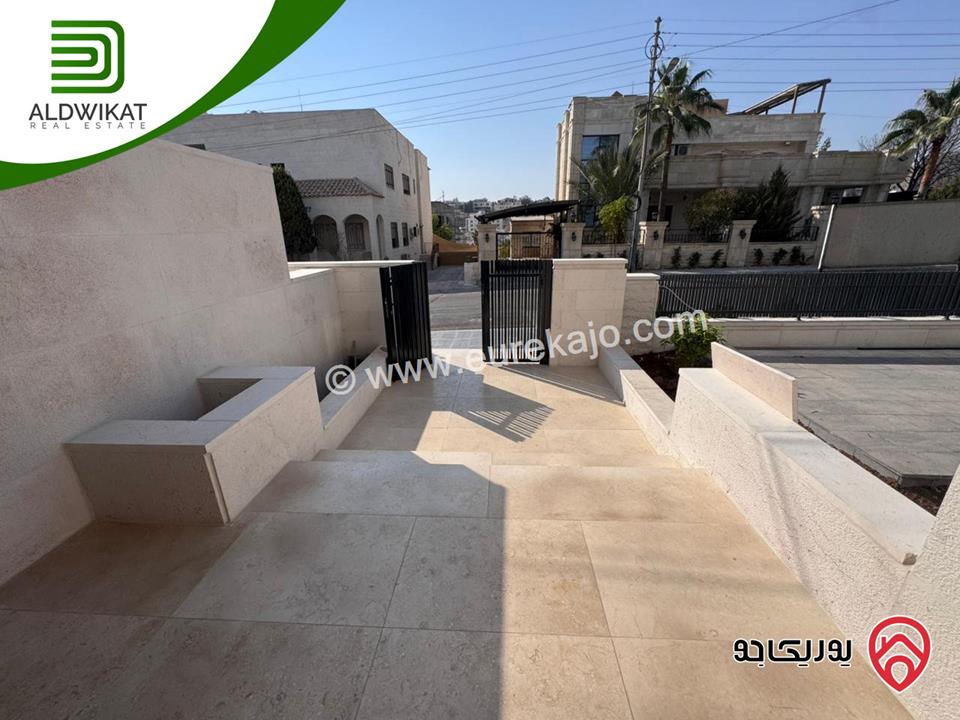 فيلا متلاصقة للبيع في عمان - دابوق مساحة الارض 500م ، البناء 780م ، الحديقة 50م والترس 150م