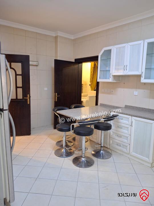 شقة أرضية مساحة 215م داخلي و 70م خارجي للبيع في عمان - عبدون