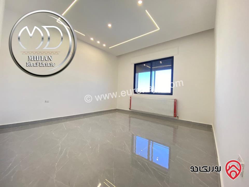 شقة فارغة للايجار في عمان - خلدا قرب الهمشري مساحة 190م طابق اول تشطيبات ديكورات عصرية فاخرة جديدة لم تسكن