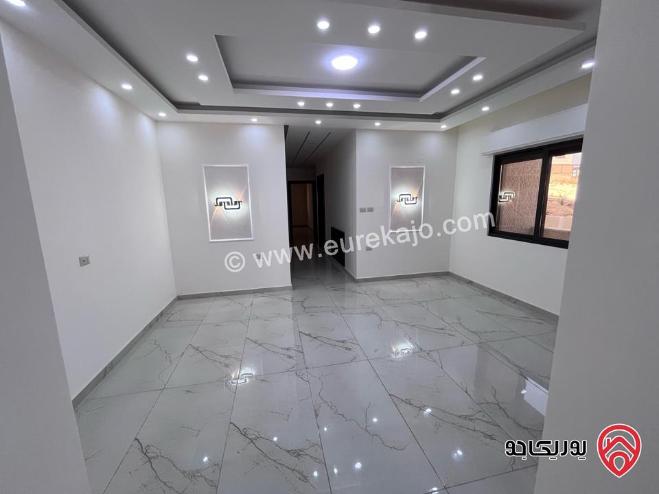 شقة سكنية طابق أرضي مساحة 161م داخلي و 50م خارجي للبيع في عمان - البنيات