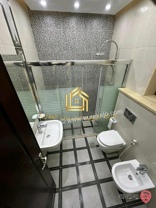 شقة فارغة طابق ثالث مساحة 210م للإيجار في عمان - الصويفية 