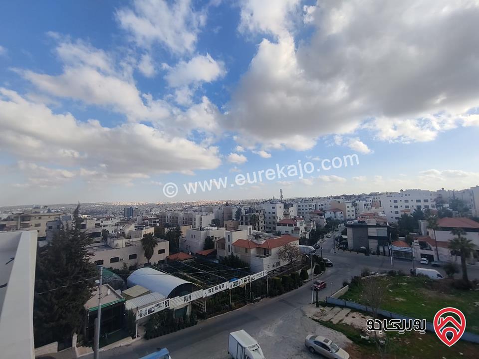 فلل متلاصقة مساحة الارض 250م مساحة البناء 500م للبيع في عمان - عبدون 