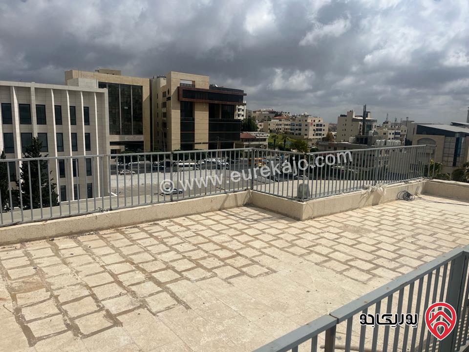 شقة طابق كامل (بمدخلين، بالاصل شقتين) مساحة اجمالية 560م (460م + 100م روف) للبيع في عمان - أم أذينة