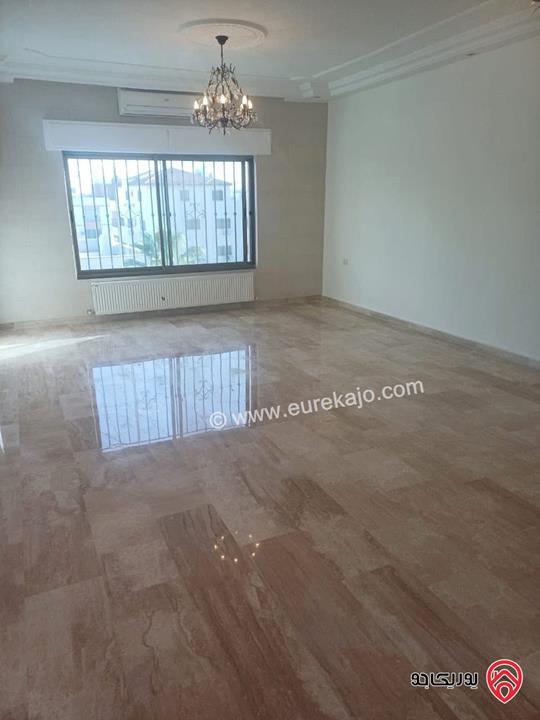 شقة طابق ثالث مساحة 185م مع روف 75م للايجار في عمان - خلدا