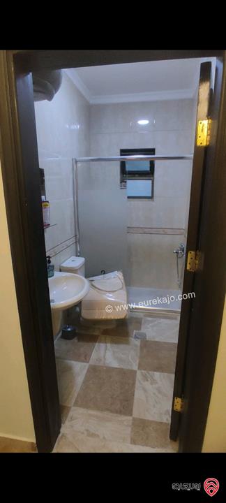 شقة مساحة 140م طابق اخير مع روف منفصلين للبيع في عمان - الجبيهة