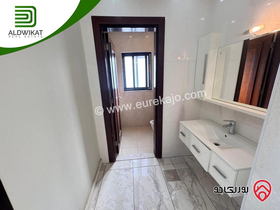 شقة طابق ثاني طابقية للبيع في عمان - دير غبار مساحة 265م ومساحة الترس 10م موقع اطلالة