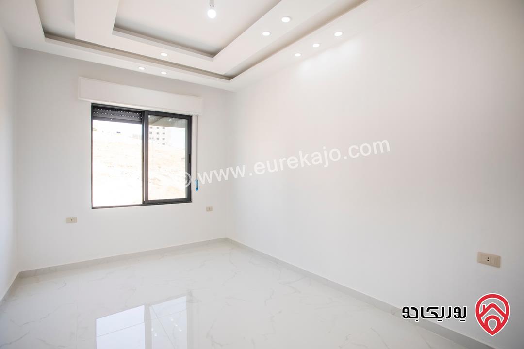 شقة طابق ثالث مع روف دوبلكس مساحة 170م مع ترس 100م للبيع في عمان - ابو علندا