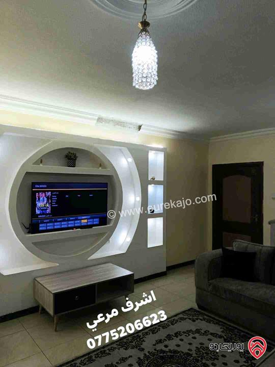 شقة طابق ثالث مساحة 145م للبيع في الزرقاء الجديدة موقع مميز
