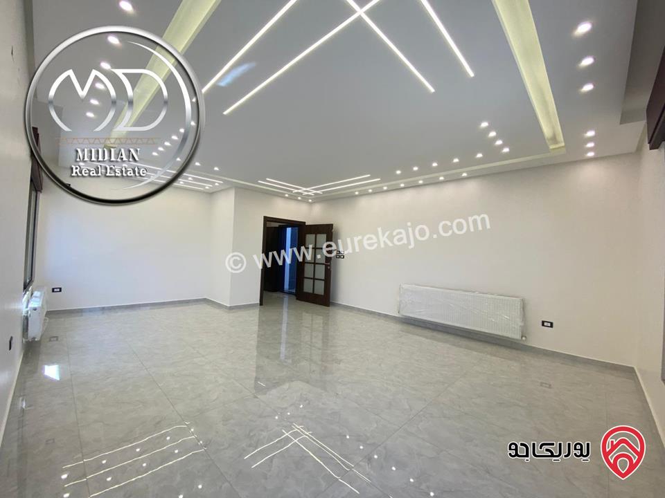 شقة للبيع في عمان- خلدا قرب الستي مول مساحة 200م طابق ثاني تشطيبات  ديكورات عصرية فاخرة و بسعر مميز جداً 