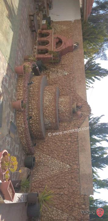 فيلا مساحة 500م على ارض 1080م للبيع في المفرق حي الحياك على طريق ارحاب بجانب مدارس الجود العالمية