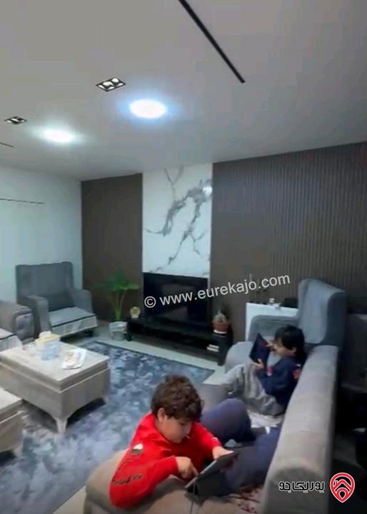 شقة شبه ارضية مساحة 135م داخلي و 90م خارجي للبيع في عمان - الجبيهة حي المنصور