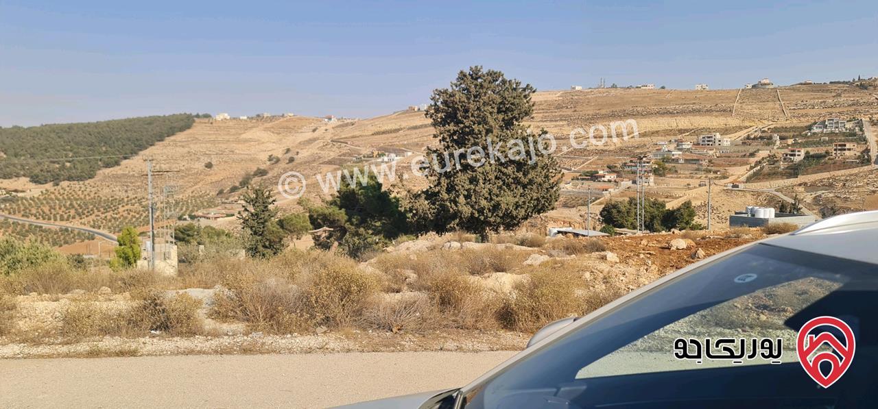 من المالك قطعة ارض مساحة 560 متر للبيع في الزرقاء - شارع الأردن الكمشه قمة اسكان المهندسين واطلالة جميلة جدا وقطعة خلابة ليست بحاجة لأي شغل 