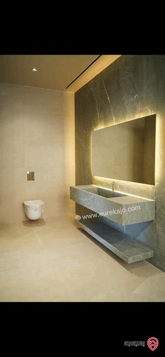 فيلا فاخرة مساحة 700م على أرض 720م للبيع في عمان - دابوق