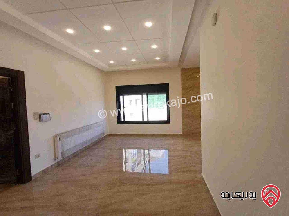 شقة فارغة طابق ثاني مساحة 160م للايجار في عمان - الرابية