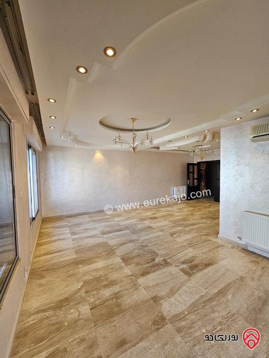 شقة طابق اول مساحة 220م مع روف 100م للايجار في عمان - الرابية