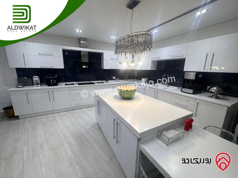 فيلا فاخره مفروشه مستقلة للبيع في عمان - دابوق مساحة البناء 800م ، الارض 770م ، الحديقة 200م والترس 200م