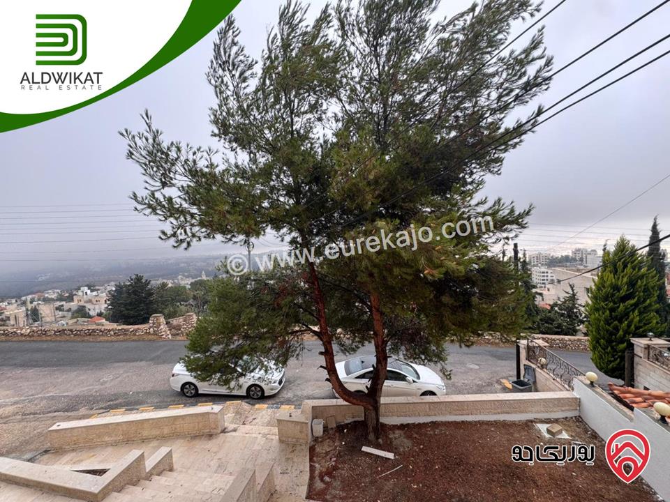 فيلا مستقلة للبيع في عمان - صويلح بالقرب من الحمر مساحة الأرض860م مساحة البناء 390م موقع اطلالة