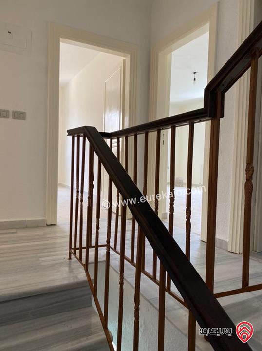 فيلا متلاصقة دوبلكس مساحة البناء 200م على أرض 150م للبيع في عمان - مرج الحمام 