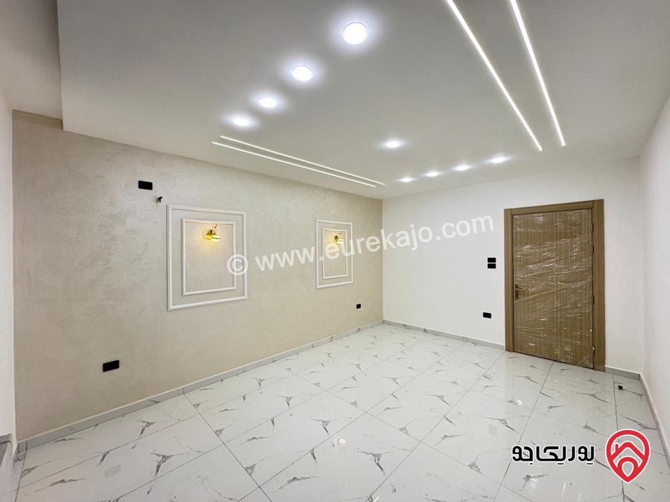 شقة طابق ثالث دوبلكس مساحة 212م مع تراس خارجي 40م للبيع في عمان - البنيات 