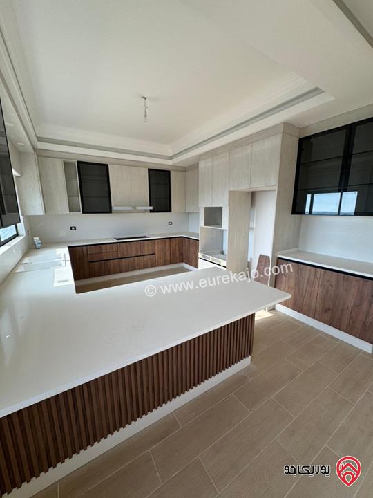 فيلا فاخرة مساحة 678م على أرض 639م مع اطلالة خلابة للبيع في بلعاس / ناعور