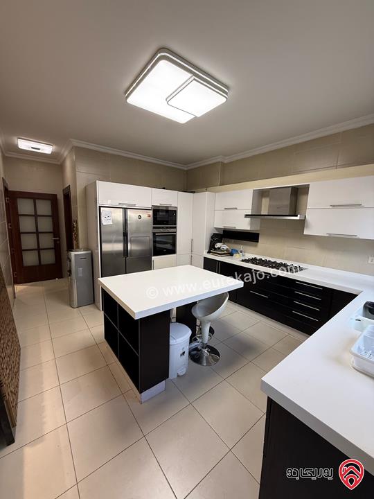 شقة ارضية مساحة 204م داخلي و 120م خارجي للبيع في عمان - الصويفية