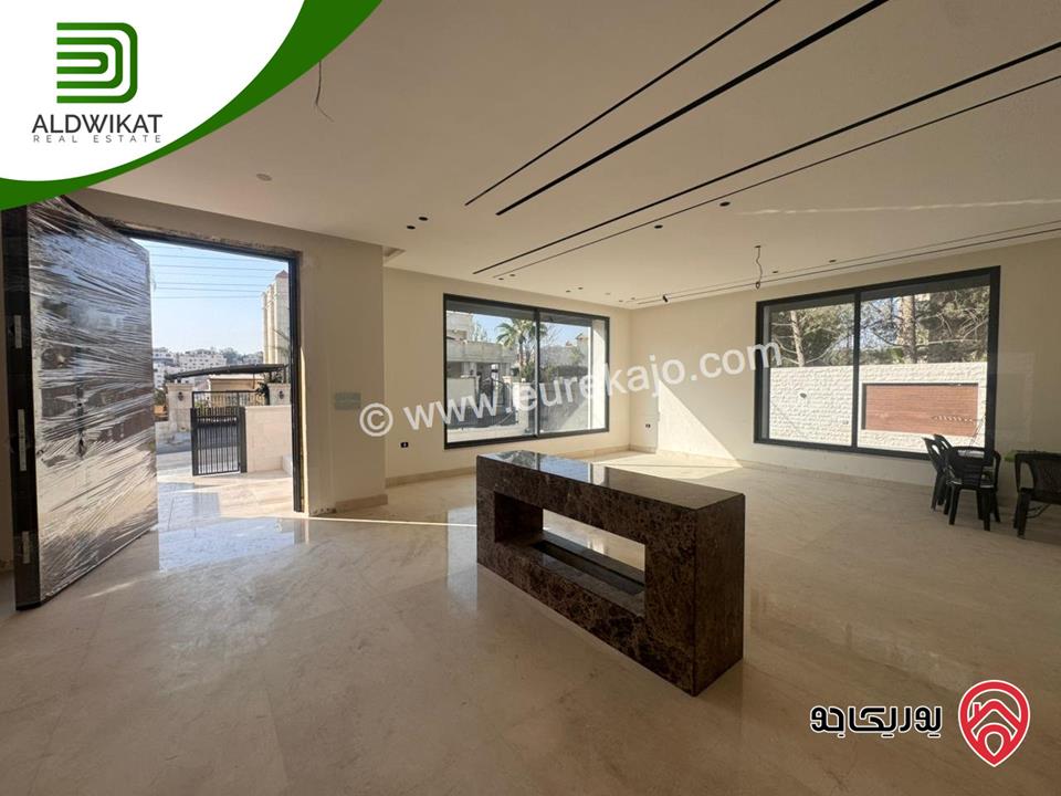 فيلا متلاصقة للبيع في عمان - دابوق مساحة الارض 500م ، البناء 780م ، الحديقة 50م والترس 150م