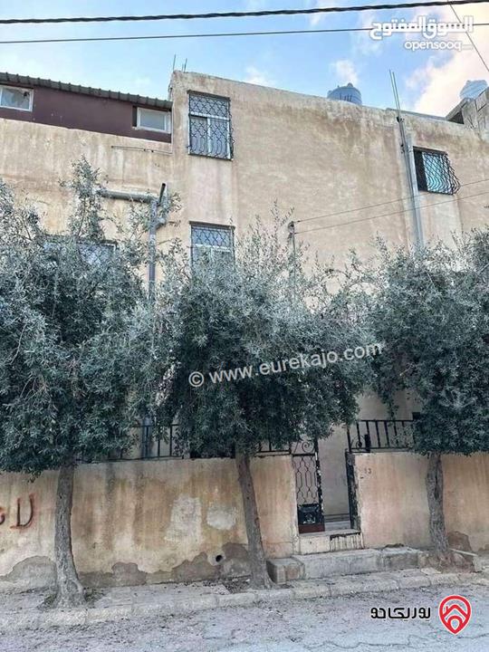 بناية سكنية من شقتين ونصف صالحة مؤجرة على ارض 250م للبيع وصالحة للاستثمار في عمان - أم نوارة