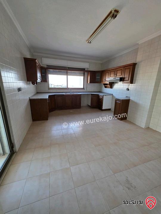 شقة طابق ثالث مساحة 190م للإيجار فارغة في عمان - خلدا 