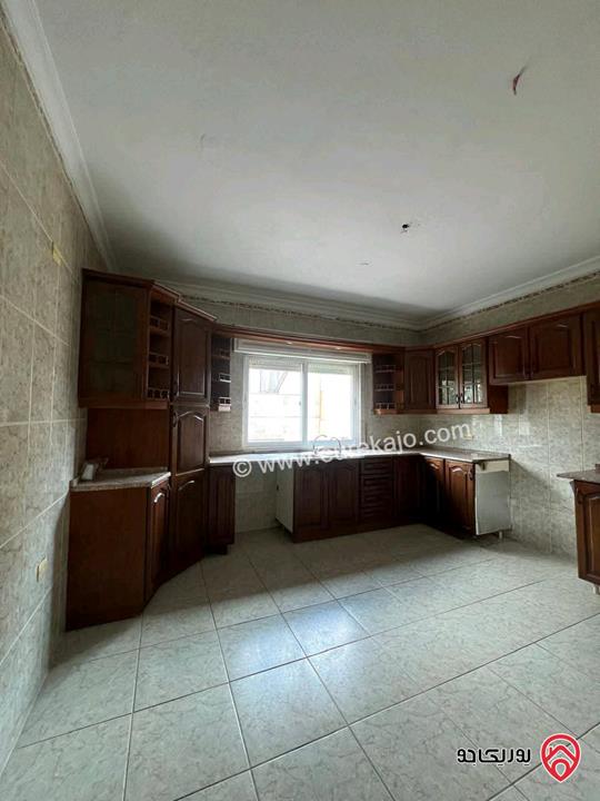 شقة فارغة مساحة 185م طابق ثالث للايجار في عمان - أم السماق