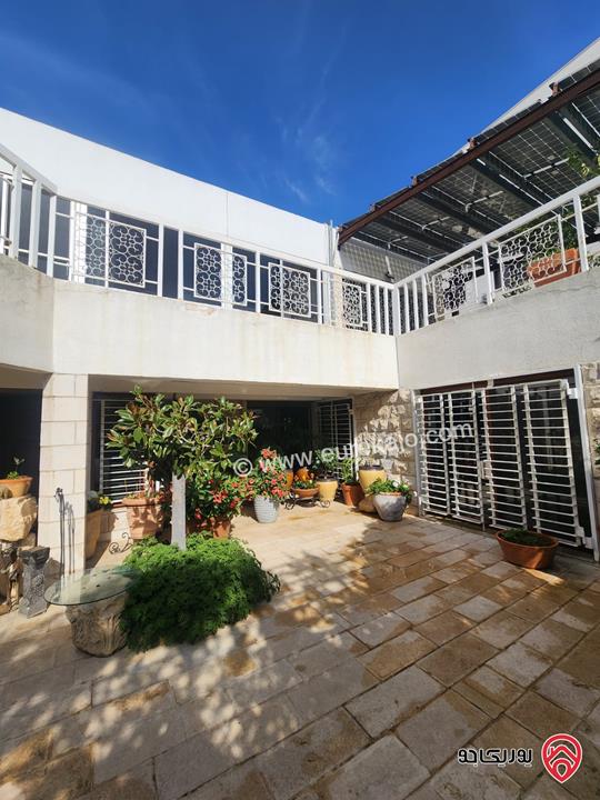 فيلا راقية مساحة 520م على أرض 830م للبيع في عمان - أم أذينة