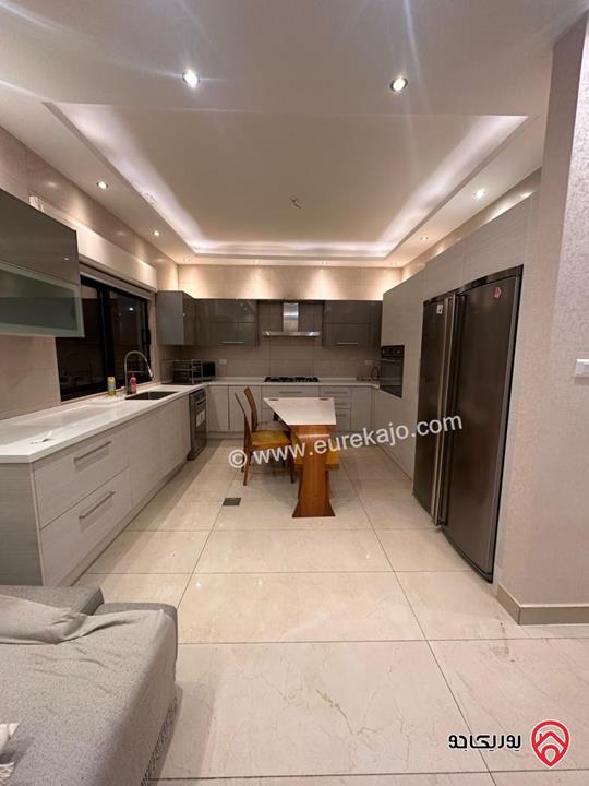 شقة طابق ثالث مع روف مساحة 180م للايجار في عمان - خلدا