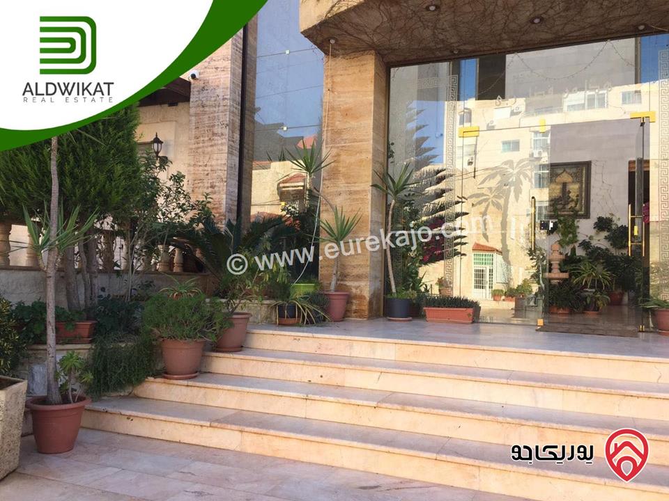شقة شبة ارضية للبيع في عمان - المدينة الرياضية مساحة البناء 244 م مساحة الترس 30 م