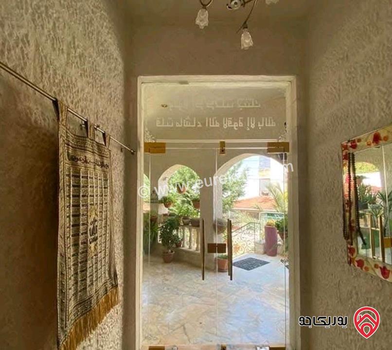 فيلا 3 طوابق مساحة 800م على أرض 800م للبيع في عمان - ضاحية الرشيد