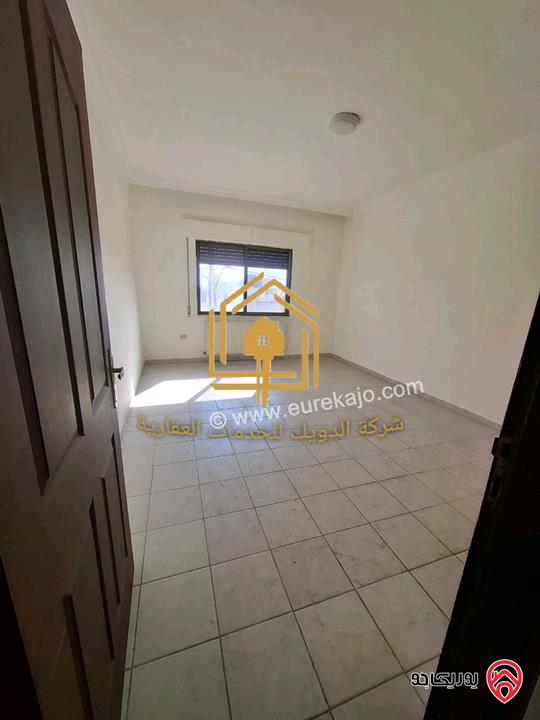 شقة فارغة طابق اول مساحة 150م للإيجار في عمان - الرابية 