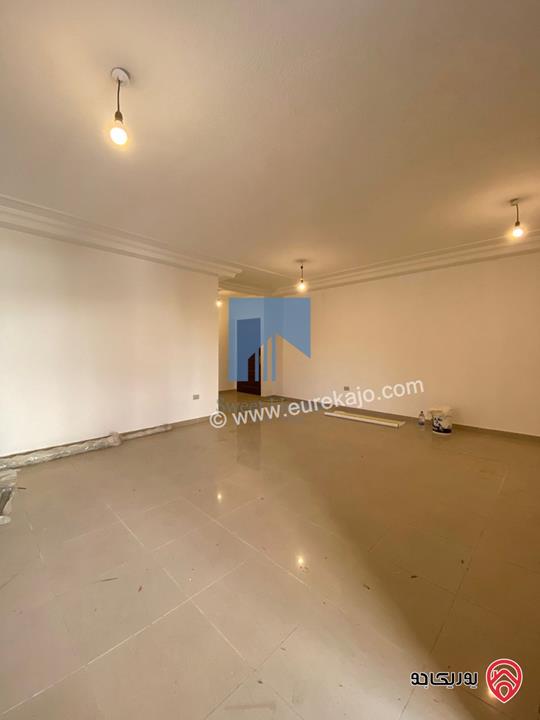 شقة أرضية مميزة  186م مع حديقة وترسات 150م للبيع في عمان - الجندويل