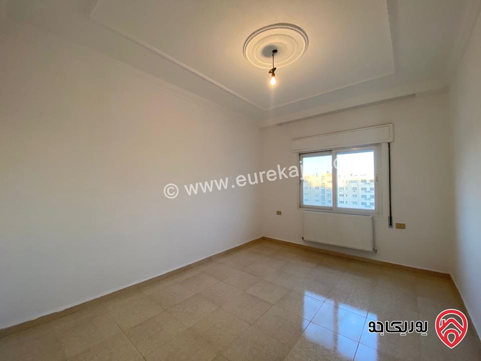 شقة طابق ثالث مساحة 200 م للبيع او للإيجار في عمان - تلاع العلي 