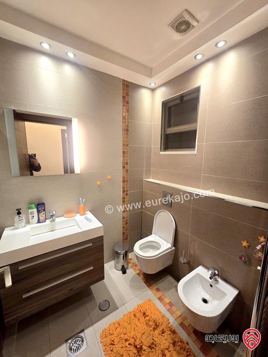 شقة أرضية مفروشة فخمة مساحة 230م مع حديقة 350م و كراج و مدخل خاص للإيجار في عمان - الرابية