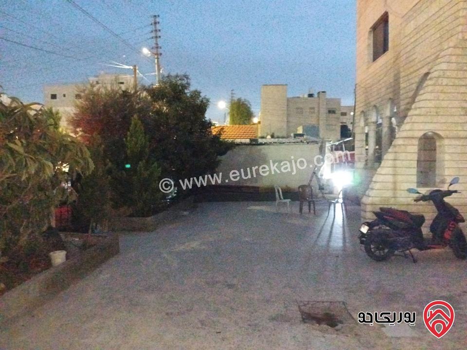 منزل مستقل فيلا مكون من 3 طوابق على أرض 993م للبيع في عمان - أبو علندا