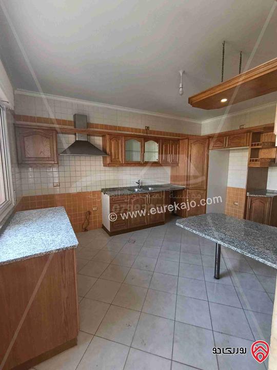 شقة فارغة طابق ثاني مساحة 200م للايجار في عمان - خلدا 