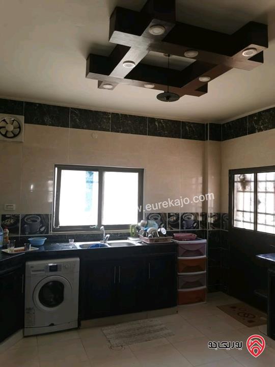 بيت طابقين مساحة 200م على أرض 600م للبيع في الزرقاء - الهاشمية الحي الشرقي عمر البناء 6 سنوات  
