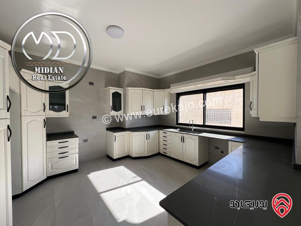 شقة طابقية فارغة للايجار في عمان - الصويفية مساحة 280م 4 نوم طابق ثاني تشطيبات ديكورات عصرية فاخرة اطلالة جميلة