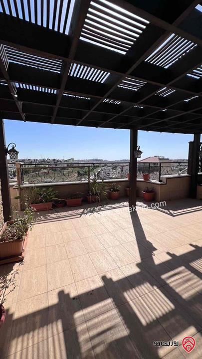 شقة طابق أخير مع روف مساحة 280م باطلالة خلابة للبيع في عمان - ضاحية النخيل من المالك مباشرة 